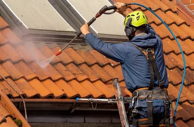 Démoussage et hydrofuge de toiture à Montendry